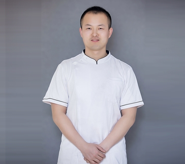 劉魯路 康復(fù)治療師長(zhǎng)